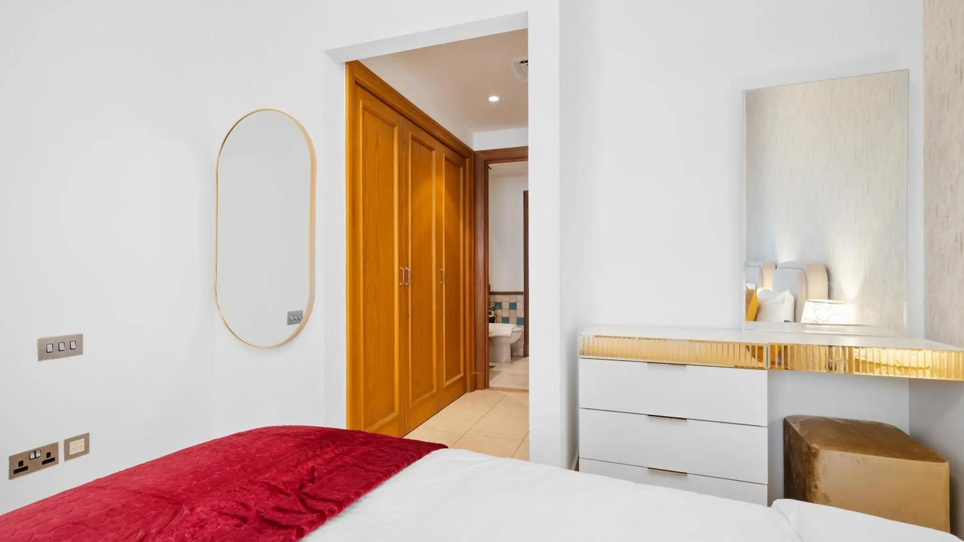 Apartment Reehan Suites, Downtown Dubai - Near Burj Khalifa & Dubai Mall