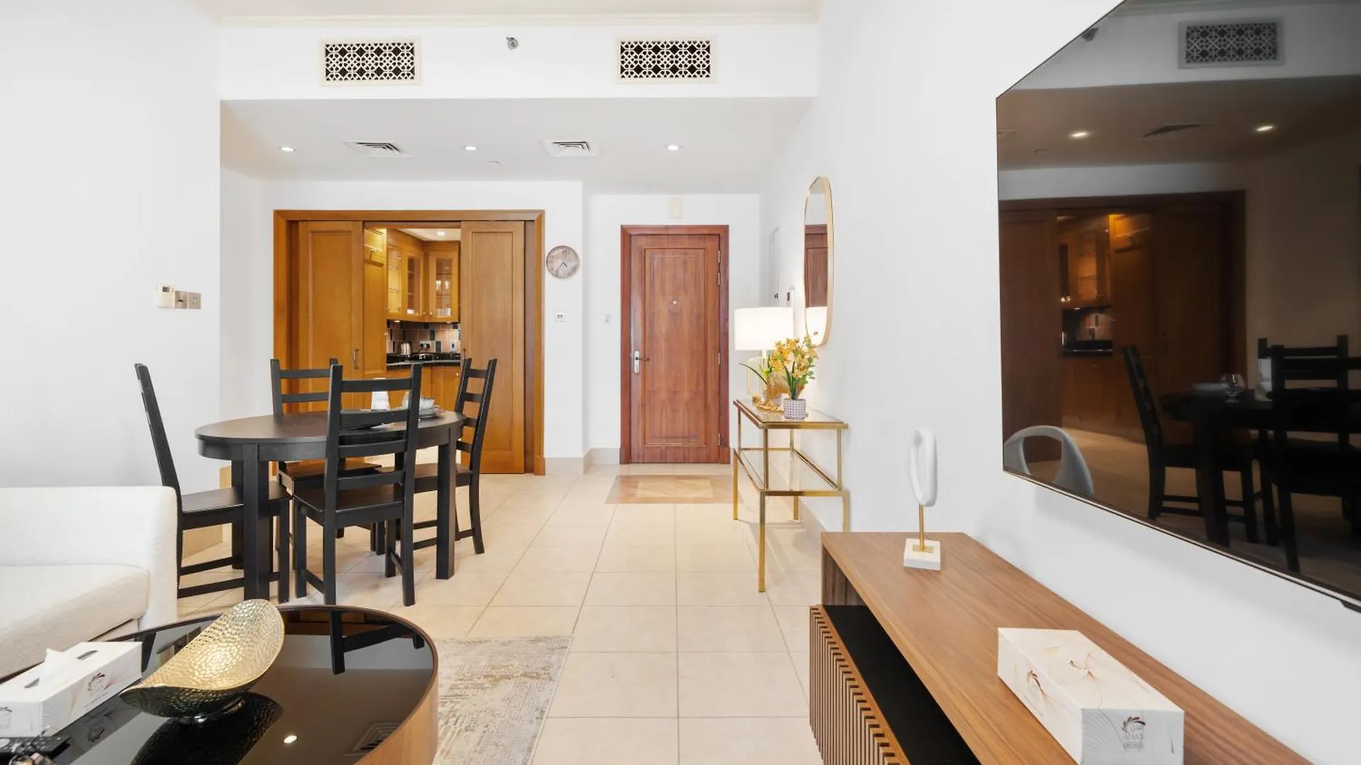 Reehan Suites, Downtown Dubai - Near Burj Khalifa & Dubai Mall 0*,