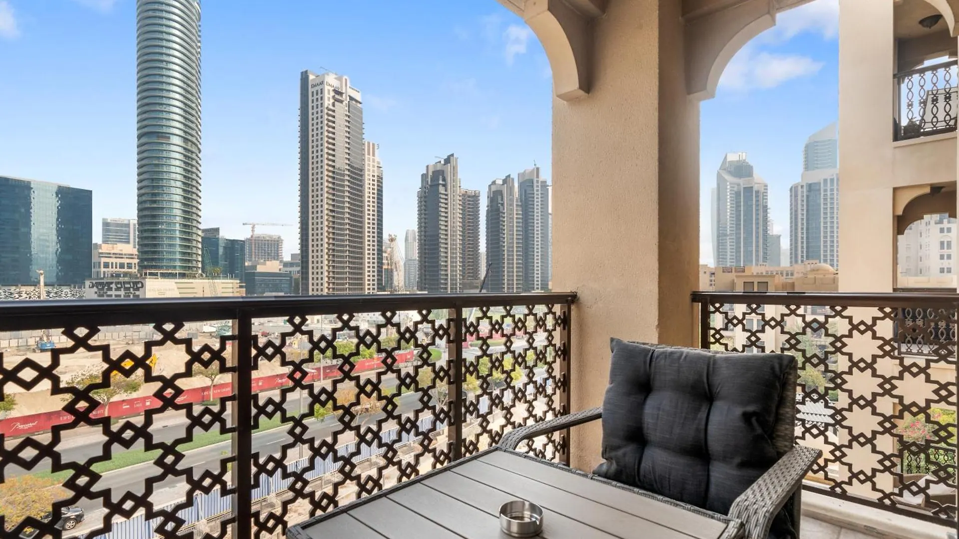 Reehan Suites, Downtown Dubai - Near Burj Khalifa & Dubai Mall